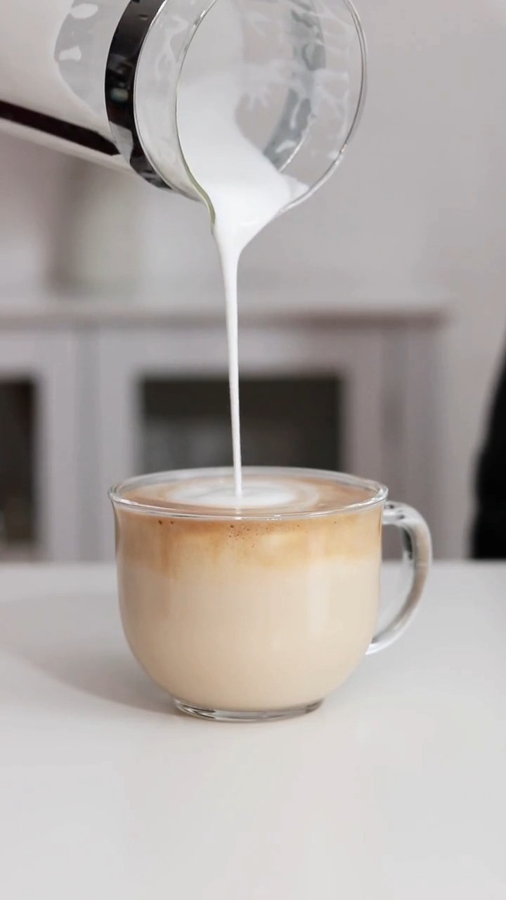 https://www.yesmooretea.com/wp-content/uploads/2021/12/How-to-Froth-Milk-at-Home-Using-a-French-Press-7-poster.jpeg