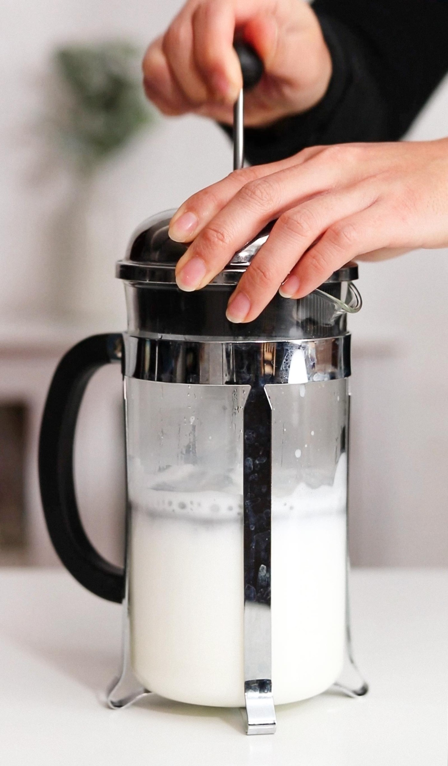https://www.yesmooretea.com/wp-content/uploads/2021/12/How-to-Froth-Milk-at-Home-using-a-French-Press-1-scaled.jpg